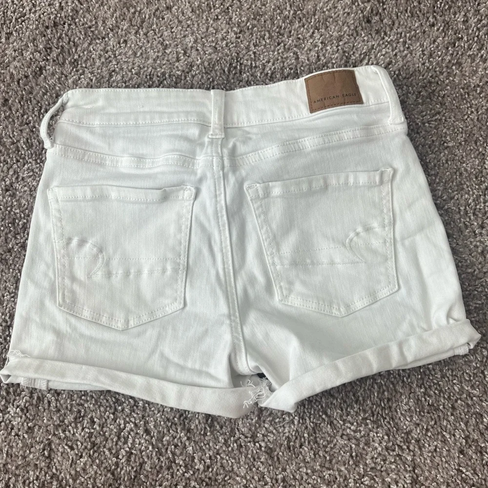 White American Eagle High Waisted Shorts Size 2